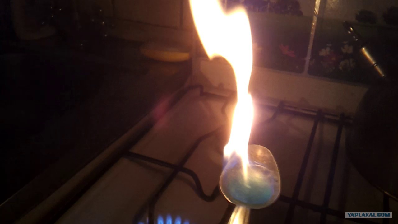 горение водки. горящий алкоголь. горит ли самогон. горящий алкоголь. горение этилового спирта.