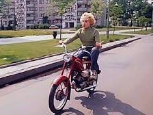 Малолетка на мопеде попал