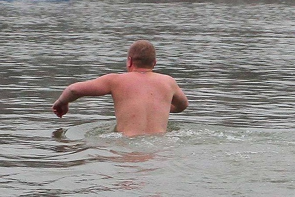 Вы тоже так всегда из воды выходите?