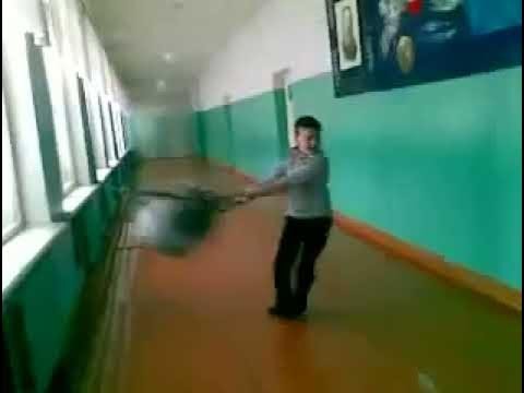 Мелкий ломастер прыгнул на отопительную трубу в школе и за секунду устроил всем внеплановый выходной