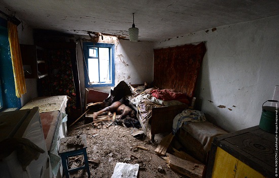 Во дворах местных жителей находят тела жертв