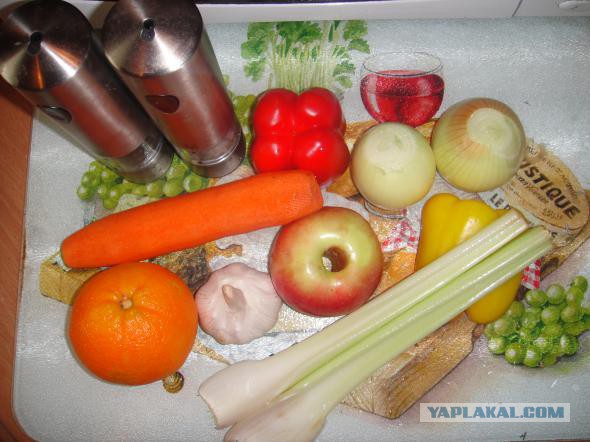 Баранья нога с молодым картофелем и овощами
