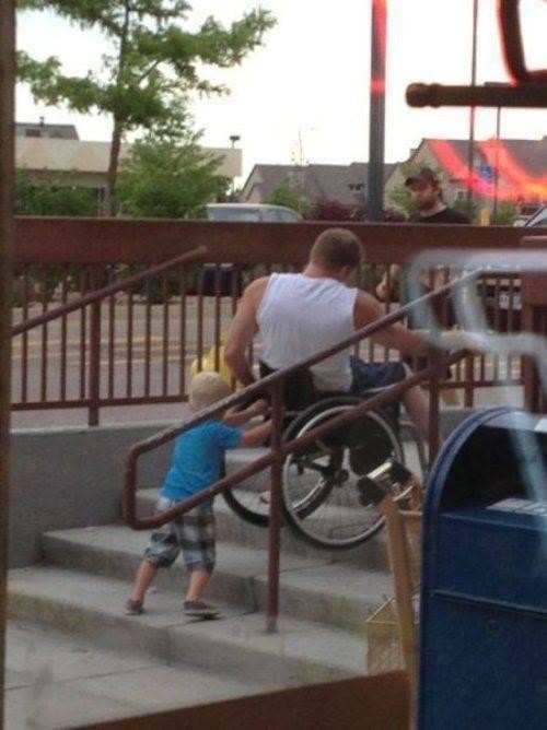 Сын просил отца-инвалида с протезом не провожать его на автобус и пожалел об этом 170 раз
