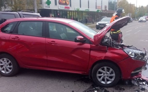 Вам красивее или иномарку? Сравнение Lada Xray Cross и Hyundai Creta
