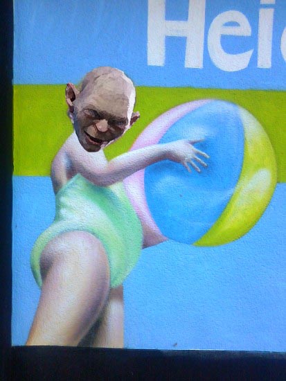 Девочка и бассейно