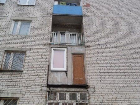 15 ужасных балконов: от нелепого самостроя до бункера от зомби