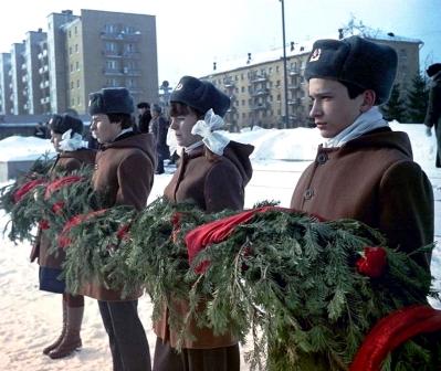 Вспомни, куда пролетели годы. Как ты был молод и свободен от забот!