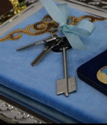 Герою, спасшему троих детей в Павлодарской области, подарили 3-х комнатную квартиру