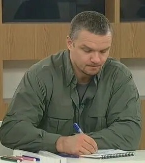 Бабуин кошмарит мангустов, но у них есть тактика.