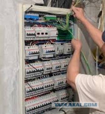 Электрики начали зарабатывать до миллиона рублей в месяц