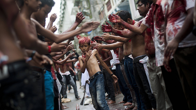 И с ЭТИМИ людьми надо ТОЛЕРАНТНОСТЬ проявлять? 18+