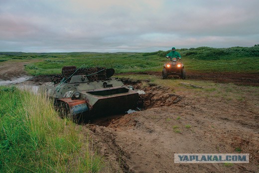 Под Новосибирском в грязи застрял танк