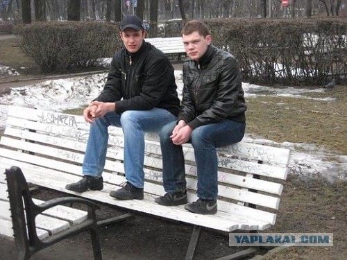 Лавочки с "перилами"