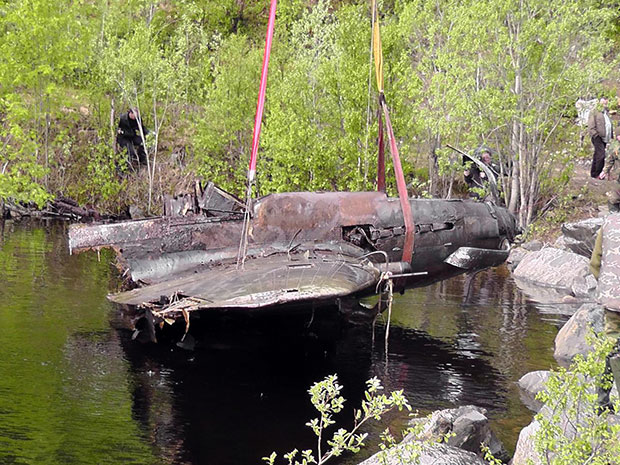 В Мурманской обл-ти из озера поднят штурмовик Ил-2
