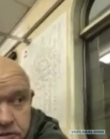 Очередной биомусор в Питерском метро