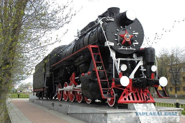Транспортировка паровоза в Саратове