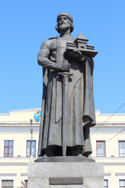 Памятники, которые иначе воспринимаются народом