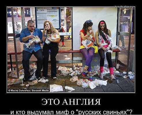 Отличное применение пустующей щели между соседними домами или персональный бар на две семьи