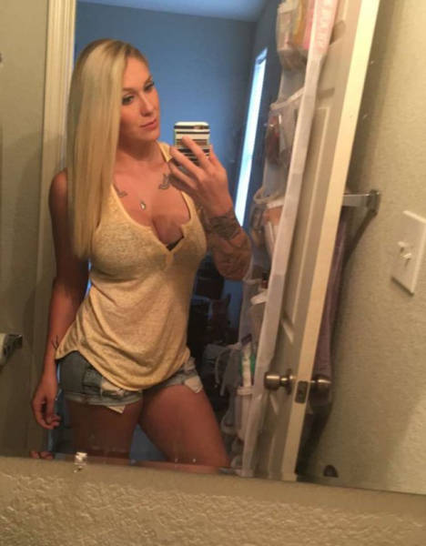 Лето! Булки на прогулке или девушки в шортах.