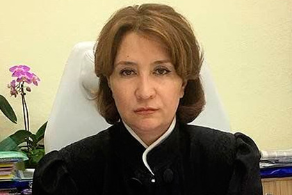 Пассажирка пьяного виновника ДТП требует денег с потерявшего жену саратовца