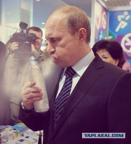 Путин подписал закон о своем праве идти еще на два срока
