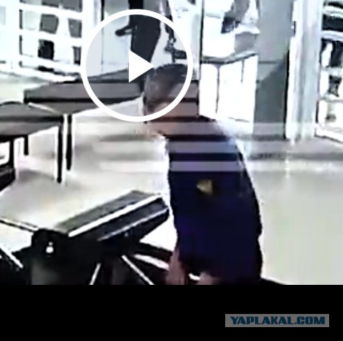 В челябинской школе на троих человек напали с молотками