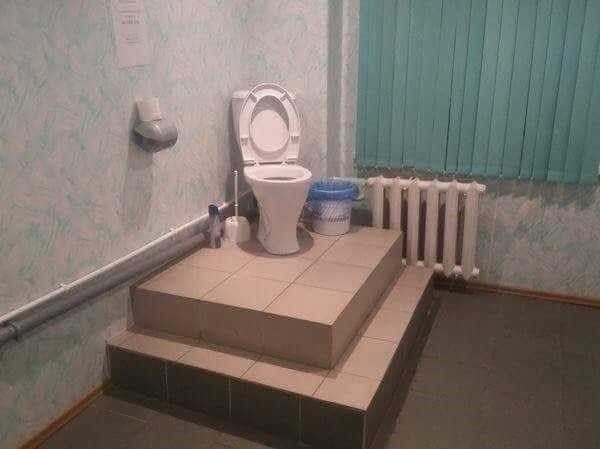 Толпа туалетов, где перехочешь срать