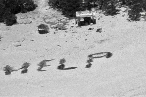 Потерпевших кораблекрушение людей спаcли благодаря надписи «Help», выложенной из пальмовых листьев