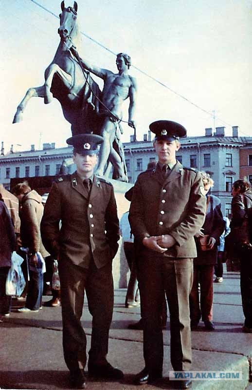 Армейские фотографии знаменитостей