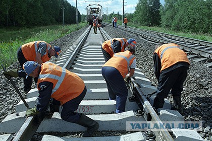 Гигантский аппарат для непрерывной укладки железнодорожных путей