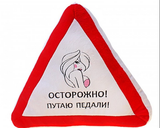 Перепутала педали и протаранила трактор
