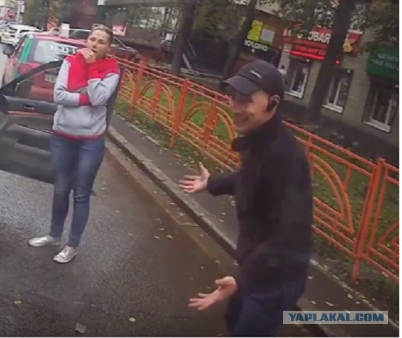 Эпичная клуша на Марковке и троллейбус!