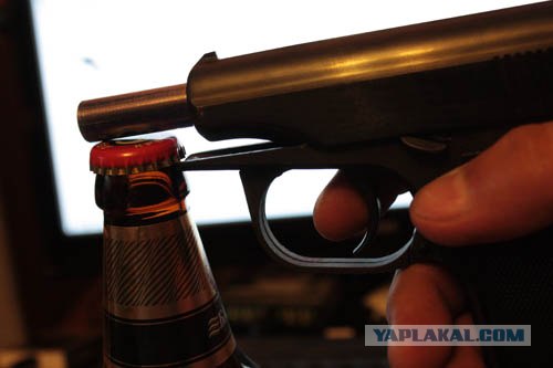 Обычный день продавца оружия