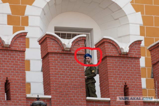 Почему зубцы кремлевской стены имеют такую форму?