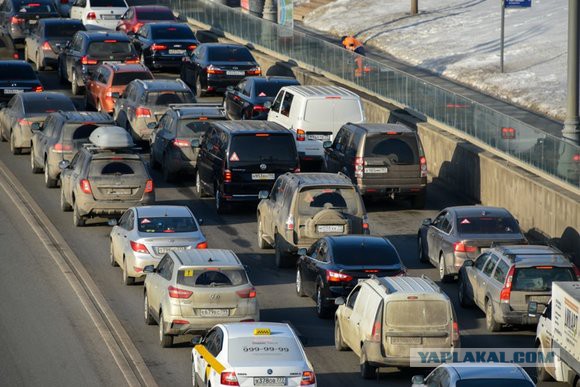 Впервые вводятся ограничения для владельцев старых автомобилей. Пока только в Москве