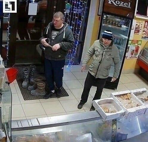 Авторитетная уборщица помыла полы в магазине под Нижним Новгородом и заставила все разуваться при входе
