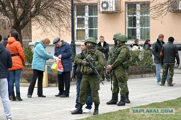 В Крыму захвачены Совмин и Верховная рада, официальных заявлений еще не было