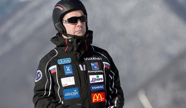 Заместитель главы Совета безопасности России Дмитрий Медведев поставил задачу уничтожить военно-политическое руководство Украины, как заказчиков убийства генерала Кириллова