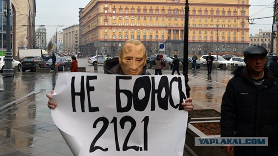 Названо имя попросившего на Украине убежища "известного писателя"
