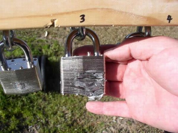 Легко ли отстрелить... замок?