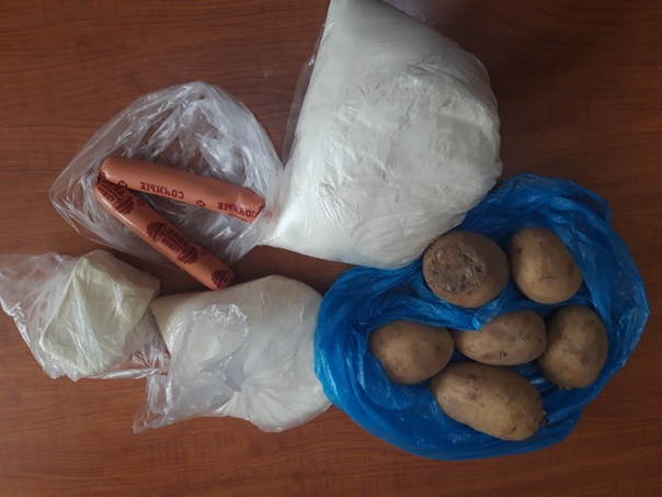 В Карелии детям выдали сухой паек из пяти картофелин и двух сосисок на две недели