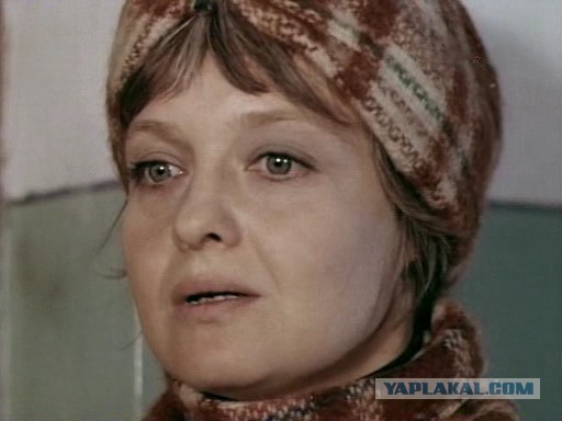 Это были 90-е, девчонки наряжались как могли