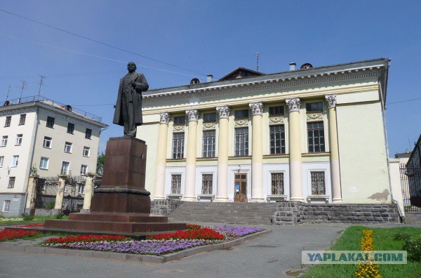Памятники Ленину