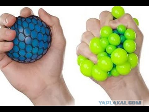 Твои уста – два лепестка граната… Хотя скорее "как взорваны гранатой"