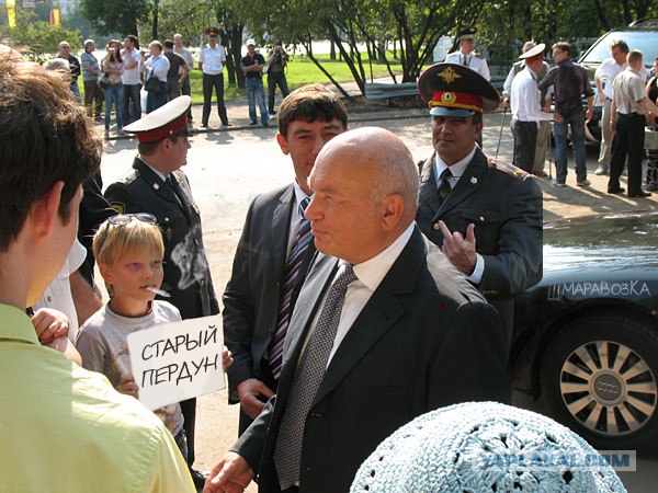 Фотожаба: Лужков и Мальчик