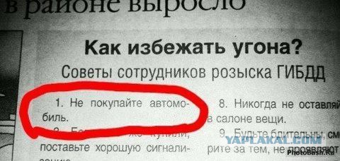 В Казани автомобиль угодил колесом в люк и перевернулся