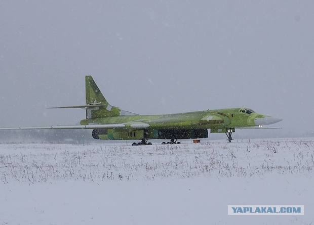 Взлет Ту-160 с необычного ракурса