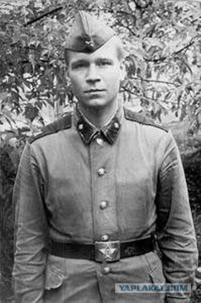 Армейские фотографии знаменитостей