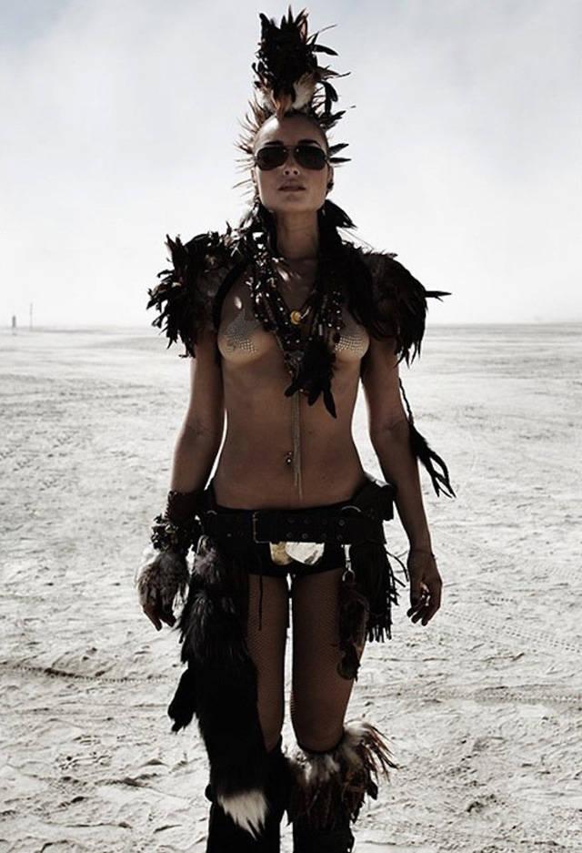 Симпатичные девушки с фестиваля Burning Man