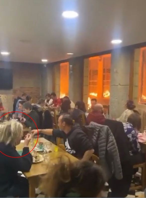 Забегаловка во Франции. Наши дни